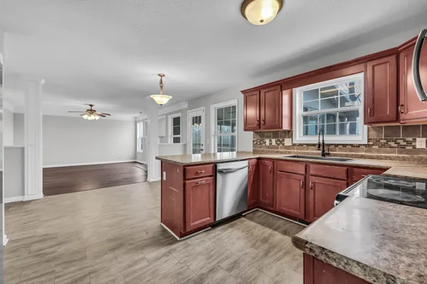 $460,000 | 2552 Hattington Drive, Clarksville, TN 37042