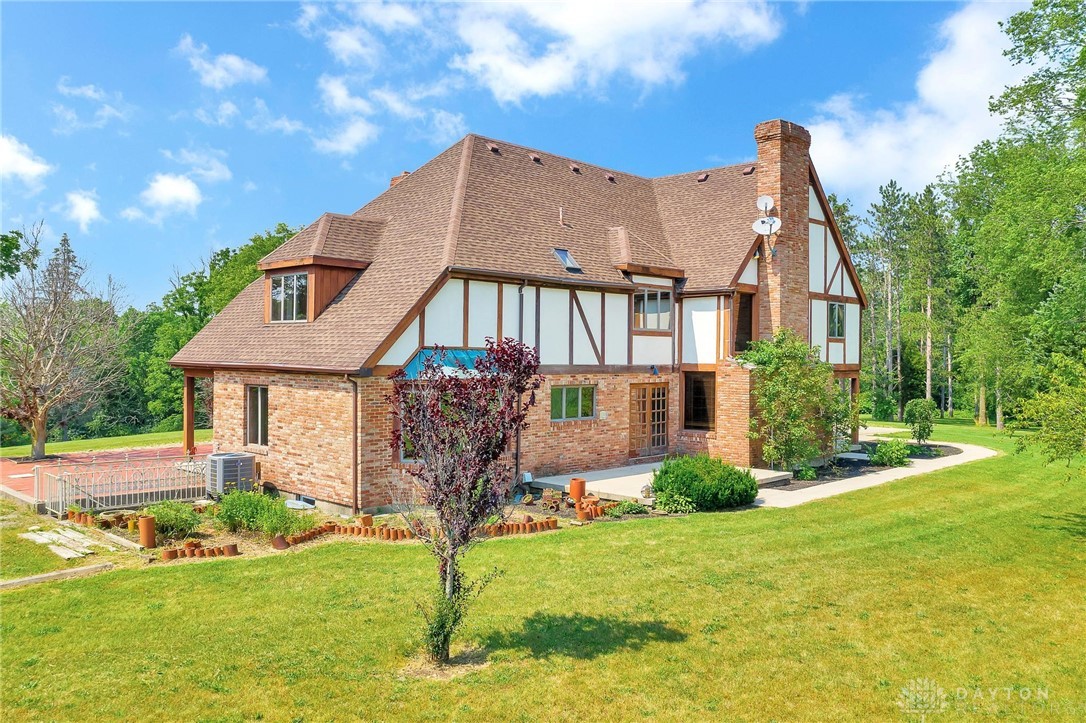2076 Stevenson Road Xenia, OH 45385 - Photo 6 of 56