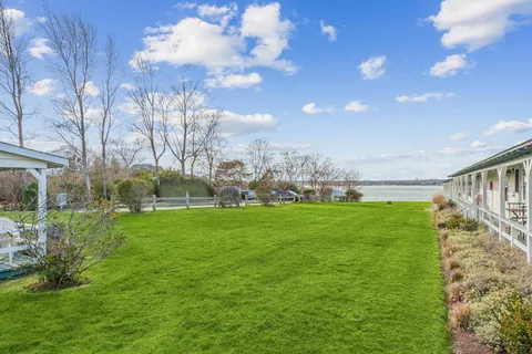 a view of building with a yard