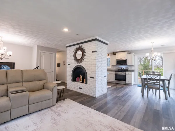 $330,000 | 235 Surrey Lane, East Peoria, IL 61611