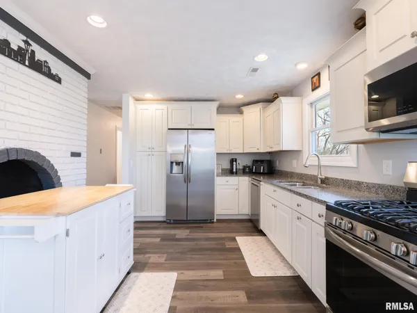 $330,000 | 235 Surrey Lane, East Peoria, IL 61611