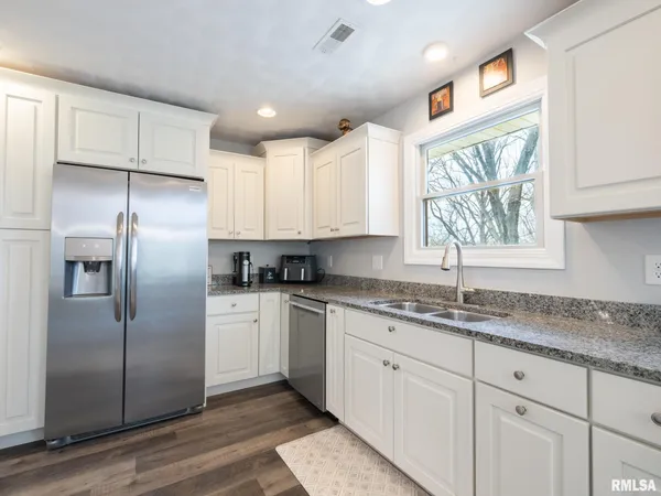 $330,000 | 235 Surrey Lane, East Peoria, IL 61611