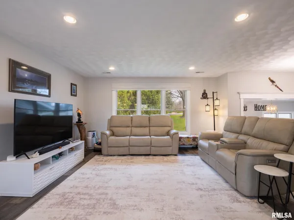 $330,000 | 235 Surrey Lane, East Peoria, IL 61611