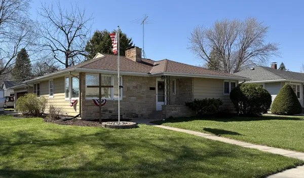 $285,000 | 1601 Knight Avenue North, Glencoe, MN 55336