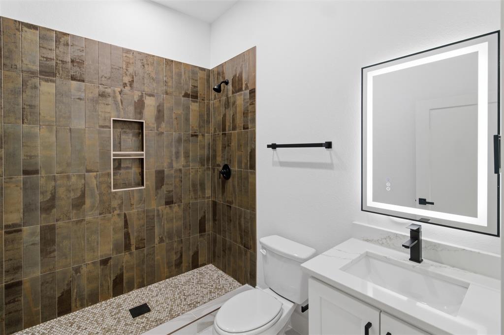 1115 Riverwood Road Dallas, TX 75217 - Photo 23 of 39 Full bath featuring vanity and tiled shower