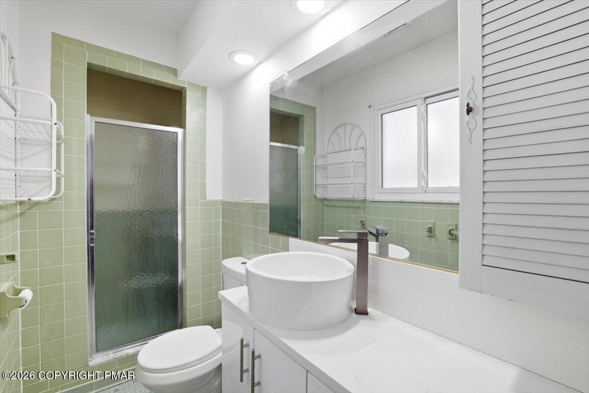 423 T R 620 Cresco, PA 18326 - Photo 17 of 37 a bathroom with a toilet a sink and shower