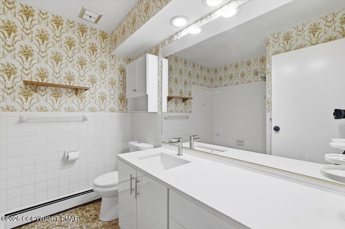 423 T R 620 Cresco, PA 18326 - Photo 20 of 37 a bathroom with a sink toilet and shower