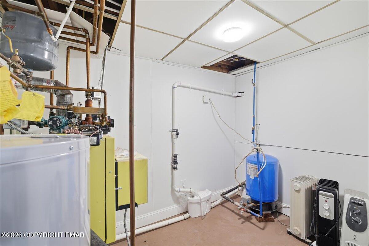 423 T R 620 Cresco, PA 18326 - Photo 24 of 37 a view of a room with gym equipment