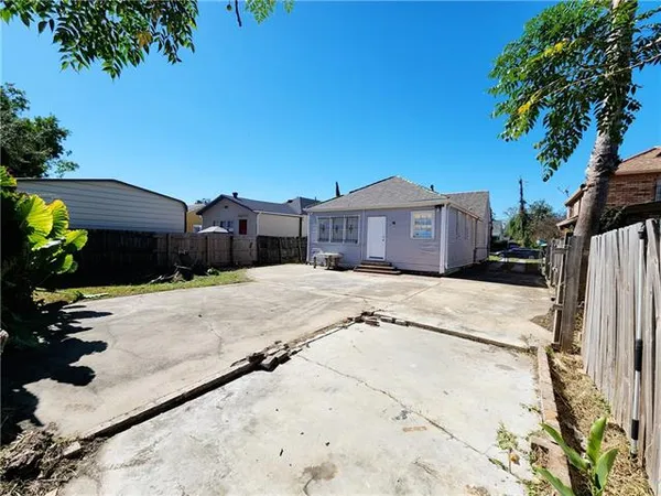 $1,900 | 2333 Pauline Street, New Orleans, LA 70117