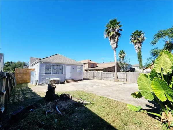 $1,900 | 2333 Pauline Street, New Orleans, LA 70117
