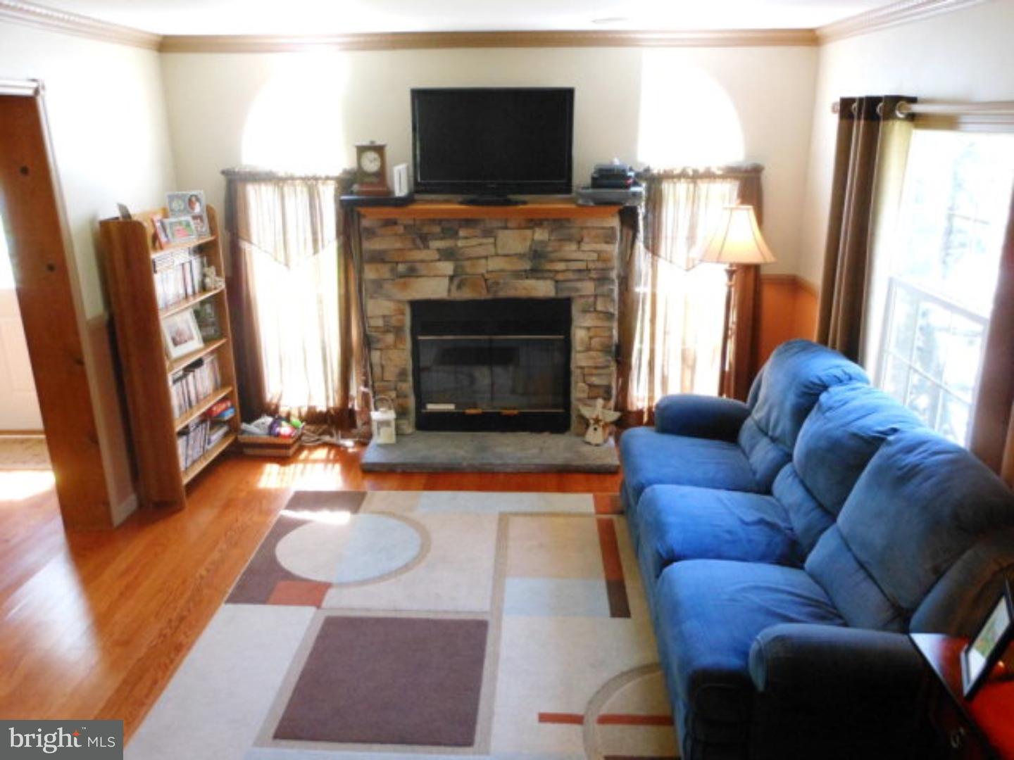 93 Louck Road Pine Grove, PA 17963 - Photo 5 of 25 Living Room