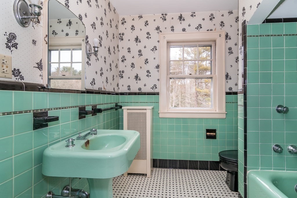 38 Oxford Road Westwood, MA 02090 - Photo 17 of 26 Gallery Image 17