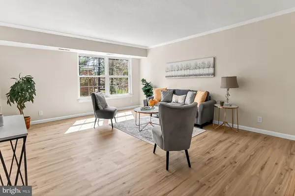 $379,950 | 7721 Tremayne Place, Unit 215, McLean, VA 22102