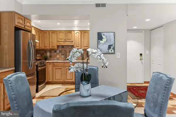 $379,950 | 7721 Tremayne Place, Unit 215, McLean, VA 22102