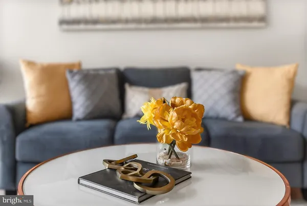 $379,950 | 7721 Tremayne Place, Unit 215, McLean, VA 22102