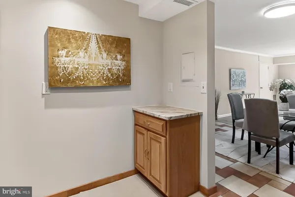 $379,950 | 7721 Tremayne Place, Unit 215, McLean, VA 22102