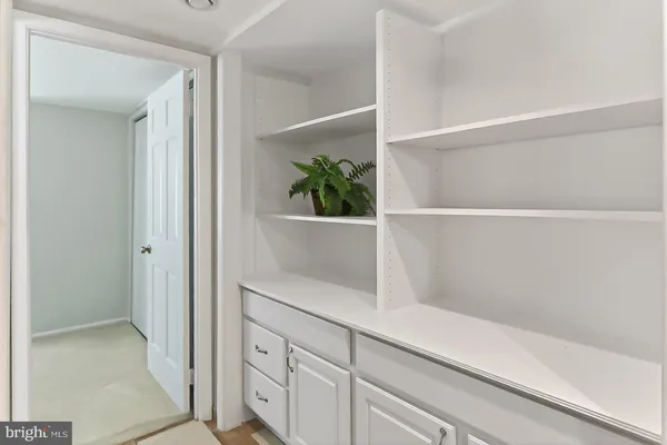 $379,950 | 7721 Tremayne Place, Unit 215, McLean, VA 22102