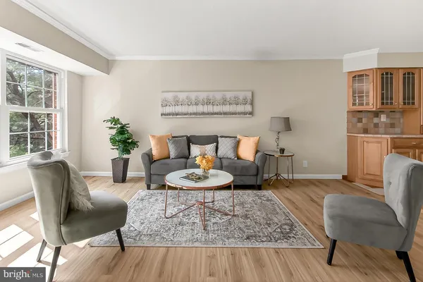 $379,950 | 7721 Tremayne Place, Unit 215, McLean, VA 22102