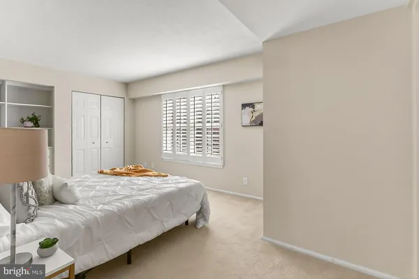 $379,950 | 7721 Tremayne Place, Unit 215, McLean, VA 22102