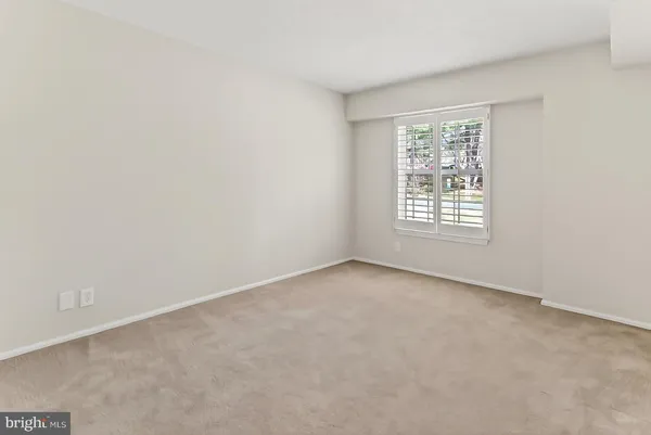 $379,950 | 7721 Tremayne Place, Unit 215, McLean, VA 22102