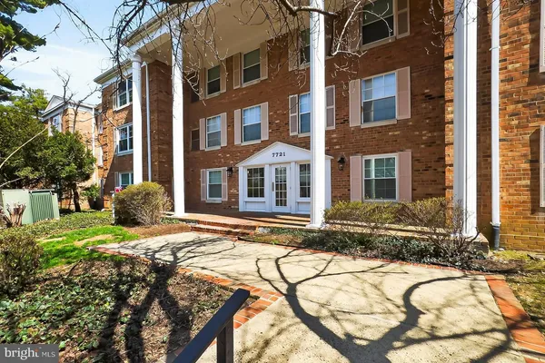 $379,950 | 7721 Tremayne Place, Unit 215, McLean, VA 22102