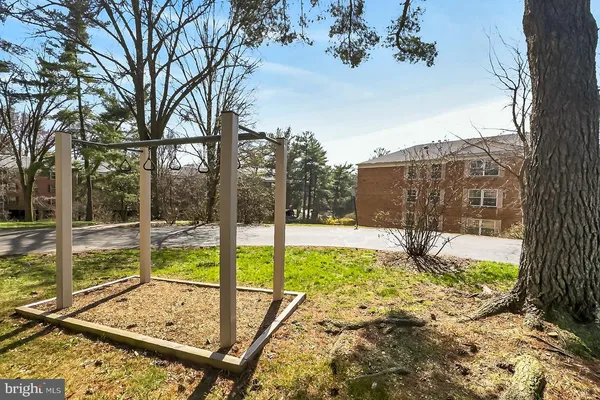 $379,950 | 7721 Tremayne Place, Unit 215, McLean, VA 22102