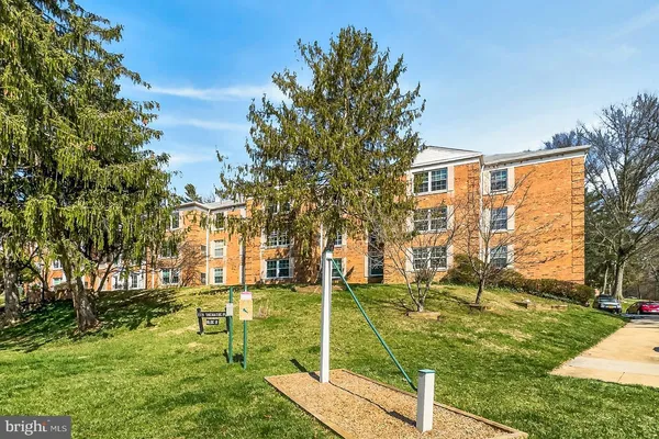 $379,950 | 7721 Tremayne Place, Unit 215, McLean, VA 22102