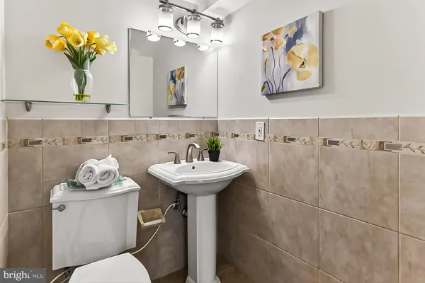 $379,950 | 7721 Tremayne Place, Unit 215, McLean, VA 22102