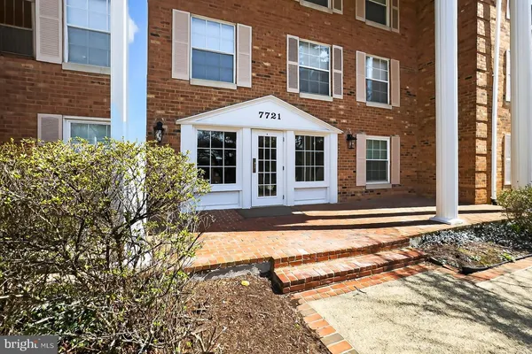 $379,950 | 7721 Tremayne Place, Unit 215, McLean, VA 22102