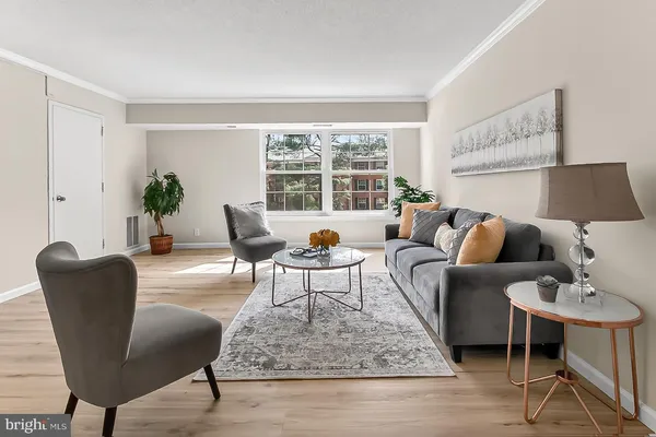 $379,950 | 7721 Tremayne Place, Unit 215, McLean, VA 22102
