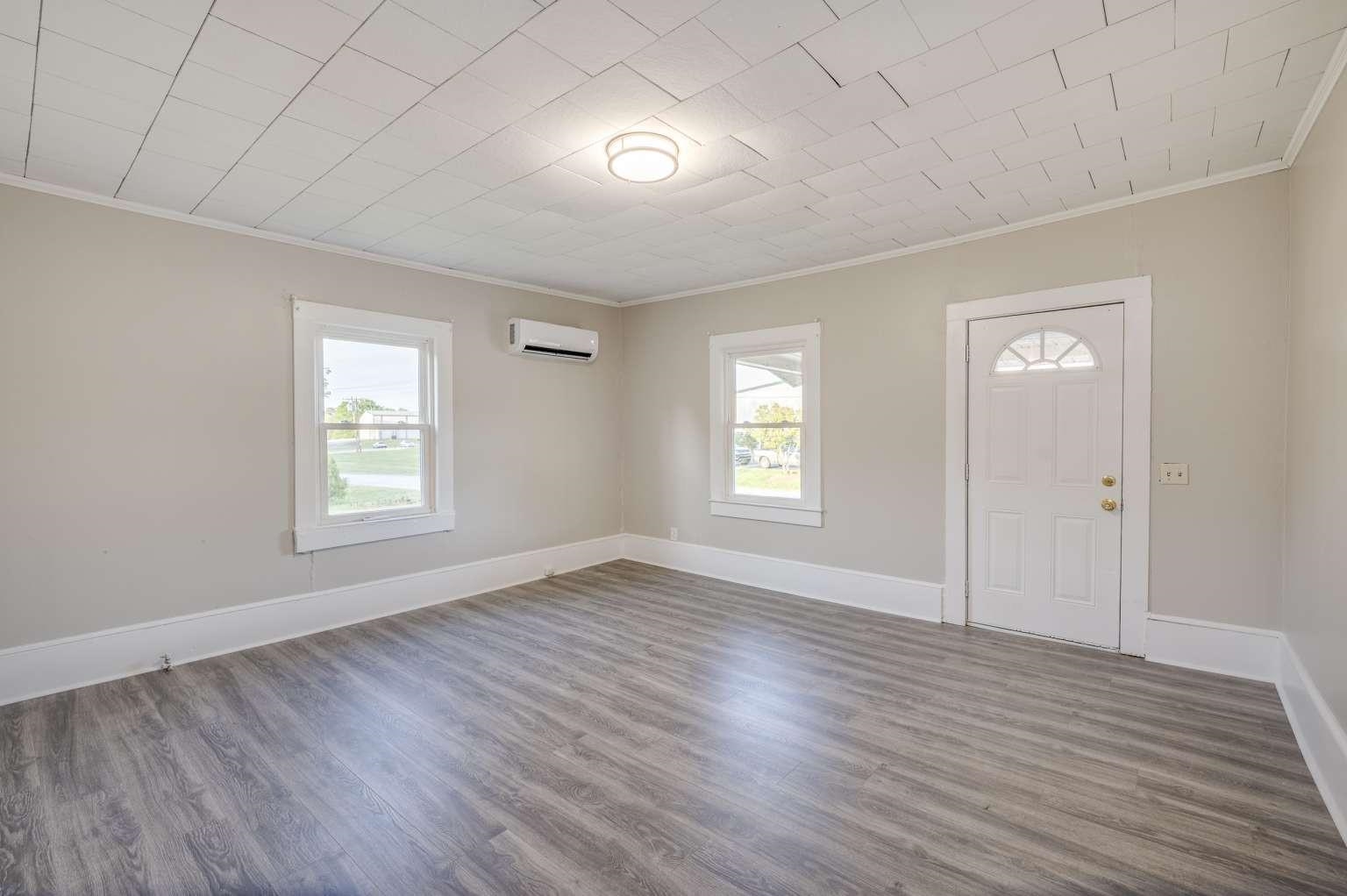 282 Tucapau Road Wellford, SC 29385 - Photo 9 of 21