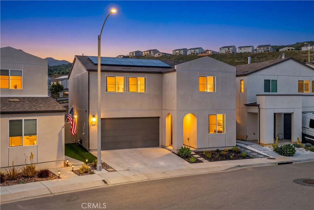 220 Hass Lane Fallbrook, CA 92028 - Photo 2 of 60