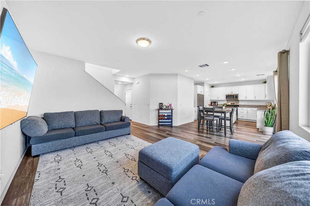 220 Hass Lane Fallbrook, CA 92028 - Photo 23 of 60 Living Room