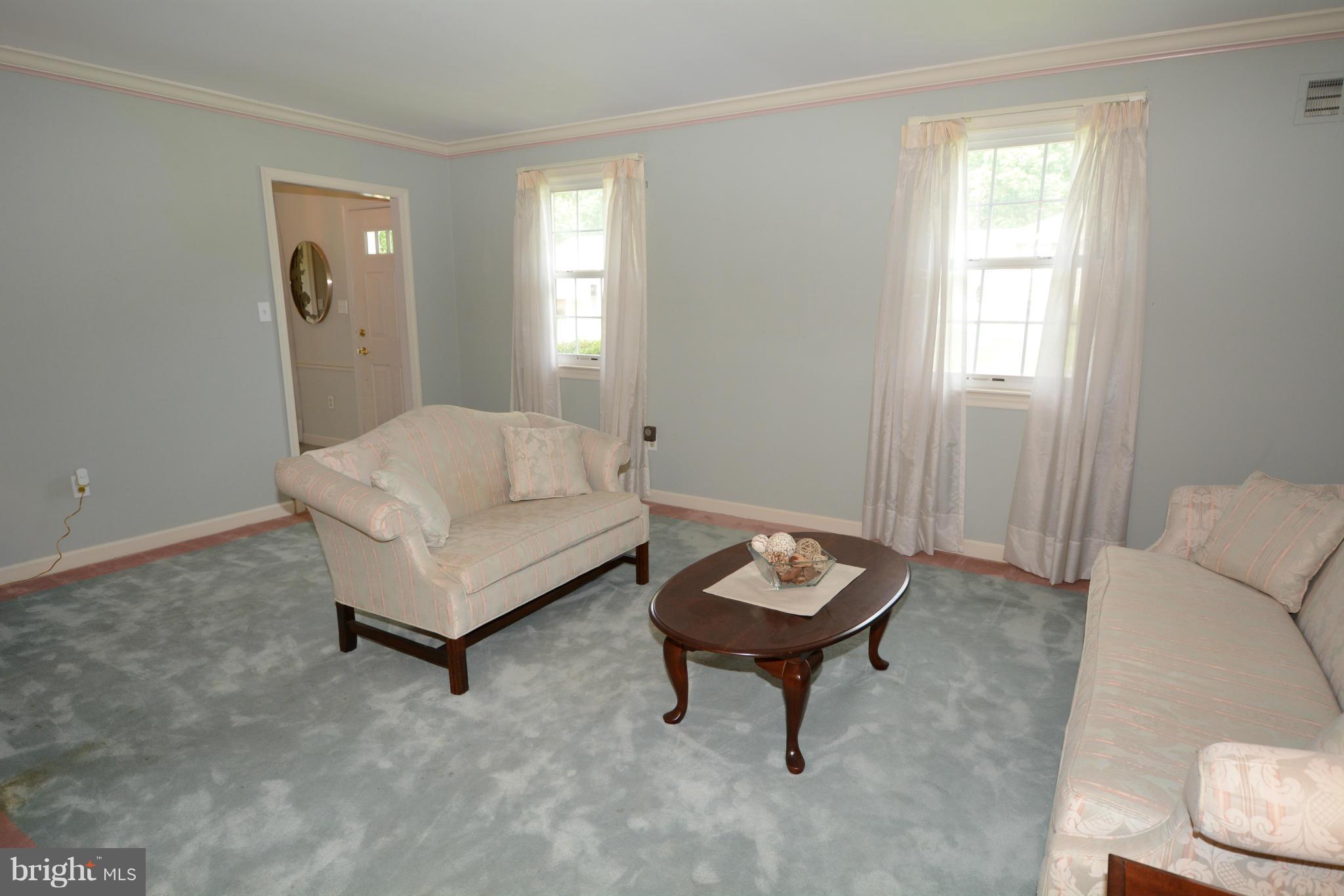 16015 Jerald Road Laurel, MD 20707 - Photo 9 of 30 Living Room