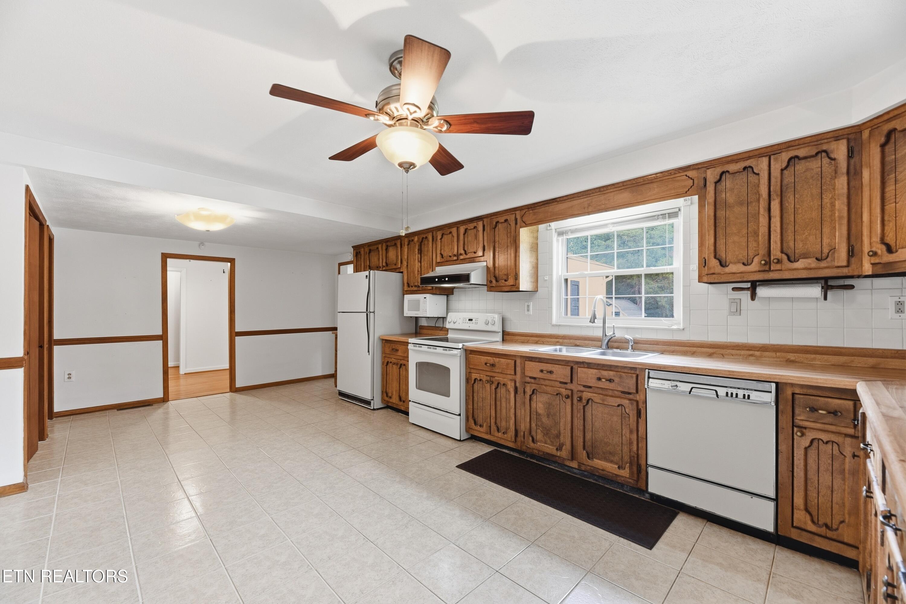 505 Ridgeview Drive Clinton, TN 37716 - Photo 11 of 35 19025