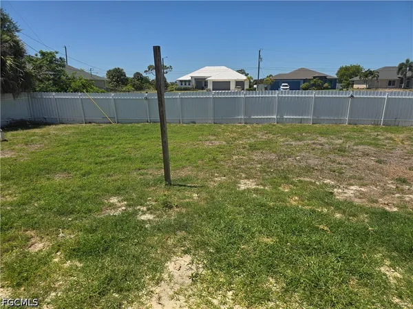 $2,000 | 2122 Northeast 13th Place, Cape Coral, FL 33909