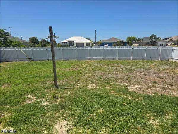 $2,000 | 2122 Northeast 13th Place, Cape Coral, FL 33909