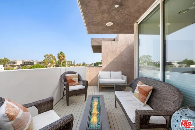 $1,675,000 | 950 North Orange Grove Avenue, Unit 2, West Hollywood, CA 90046