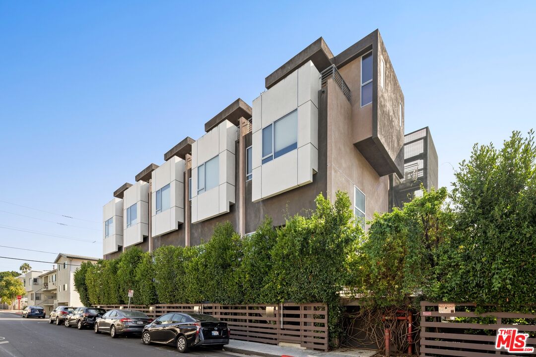 950 North Orange Grove Avenue, Unit 2 West Hollywood, CA 90046 - Photo 17 of 18