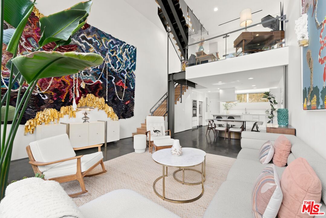 950 North Orange Grove Avenue, Unit 2 West Hollywood, CA 90046 - Photo 3 of 18