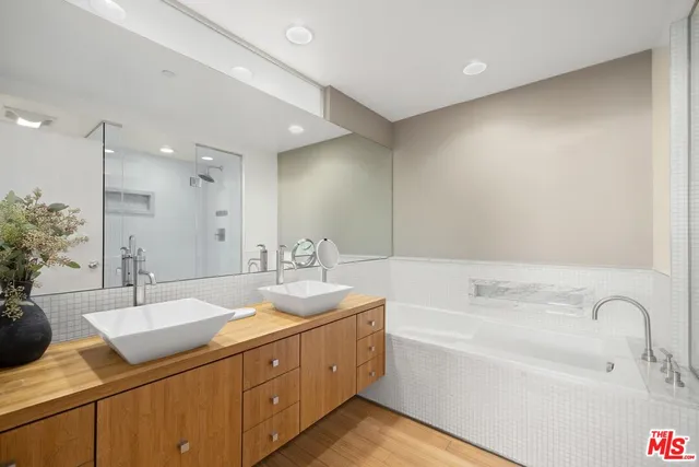 $1,675,000 | 950 North Orange Grove Avenue, Unit 2, West Hollywood, CA 90046