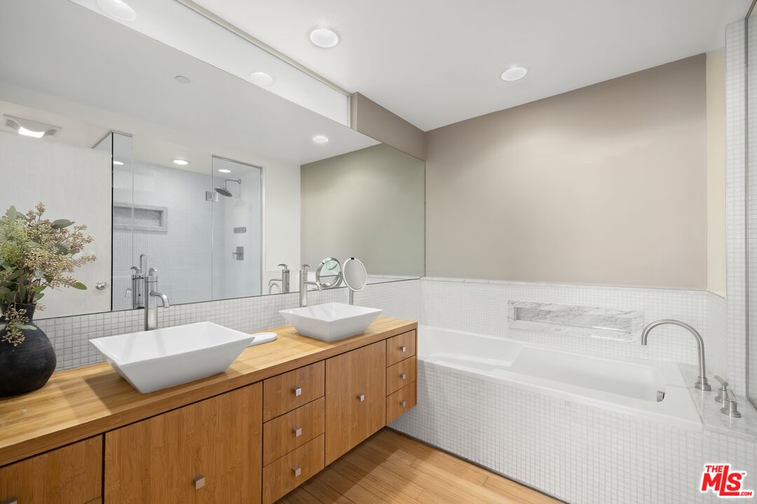 950 North Orange Grove Avenue, Unit 2 West Hollywood, CA 90046 - Photo 8 of 18