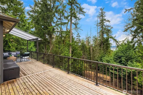 $2,395,000 | 111 210th Place Northeast, Sammamish, WA 98074