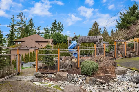 $2,395,000 | 111 210th Place Northeast, Sammamish, WA 98074