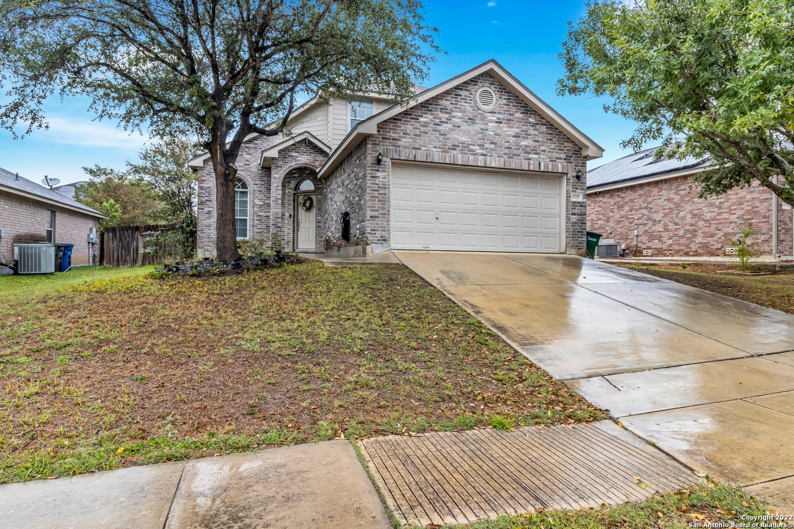 a front view of house with yard