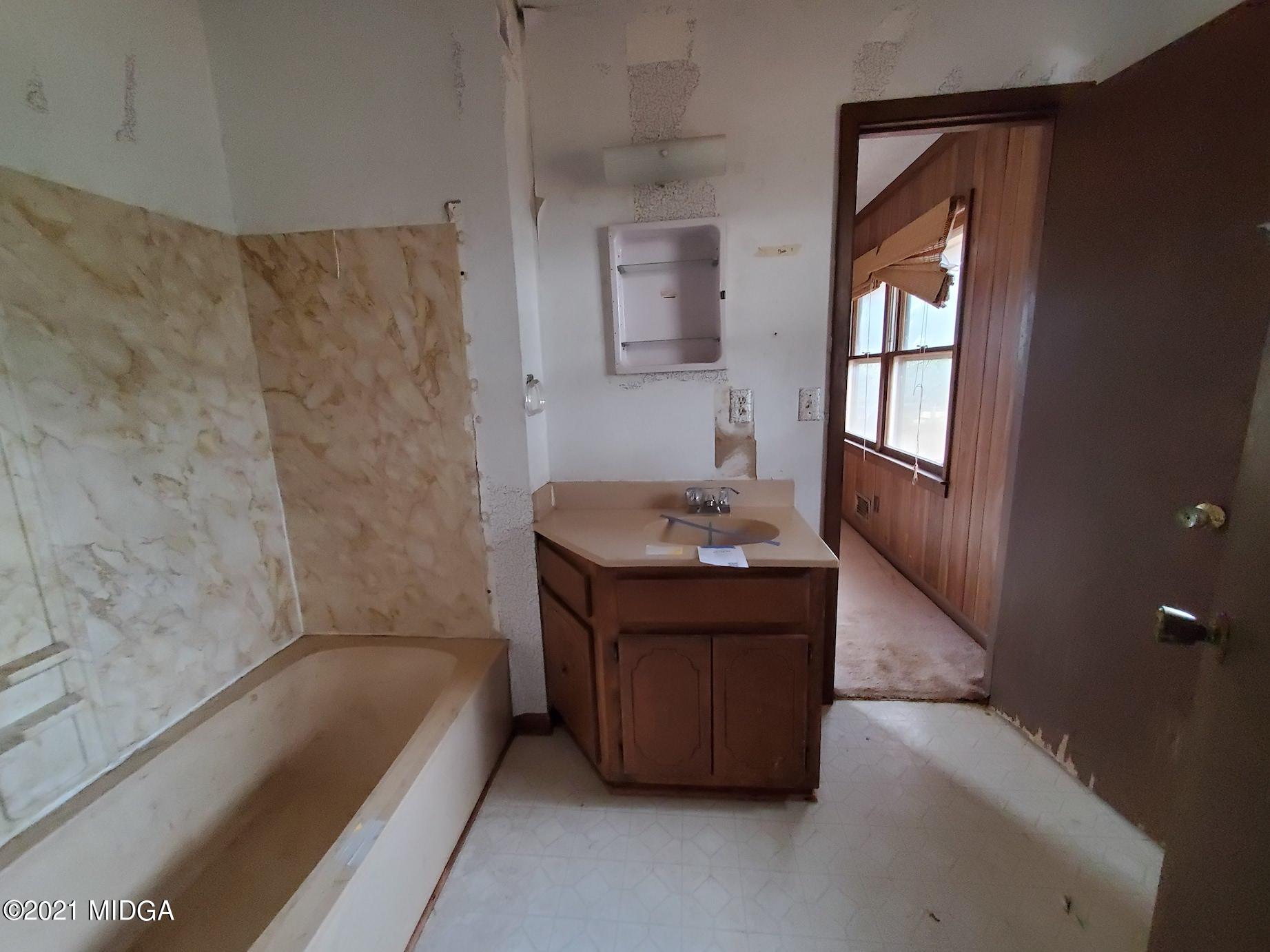 462 Thomas Ferry Road Jackson, GA 30233 - Photo 12 of 27 a bathroom with a bathtub sink and mirror