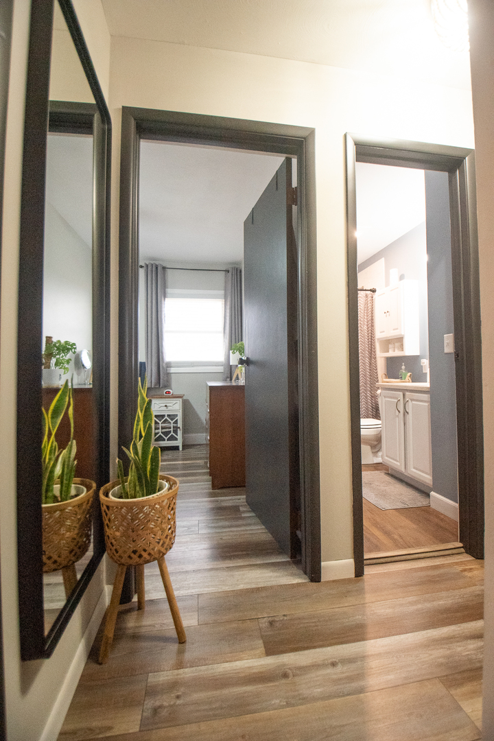 617 Orchard Street Dixon, IL 61021 - Photo 19 of 32 a view of a livingroom from a hallway