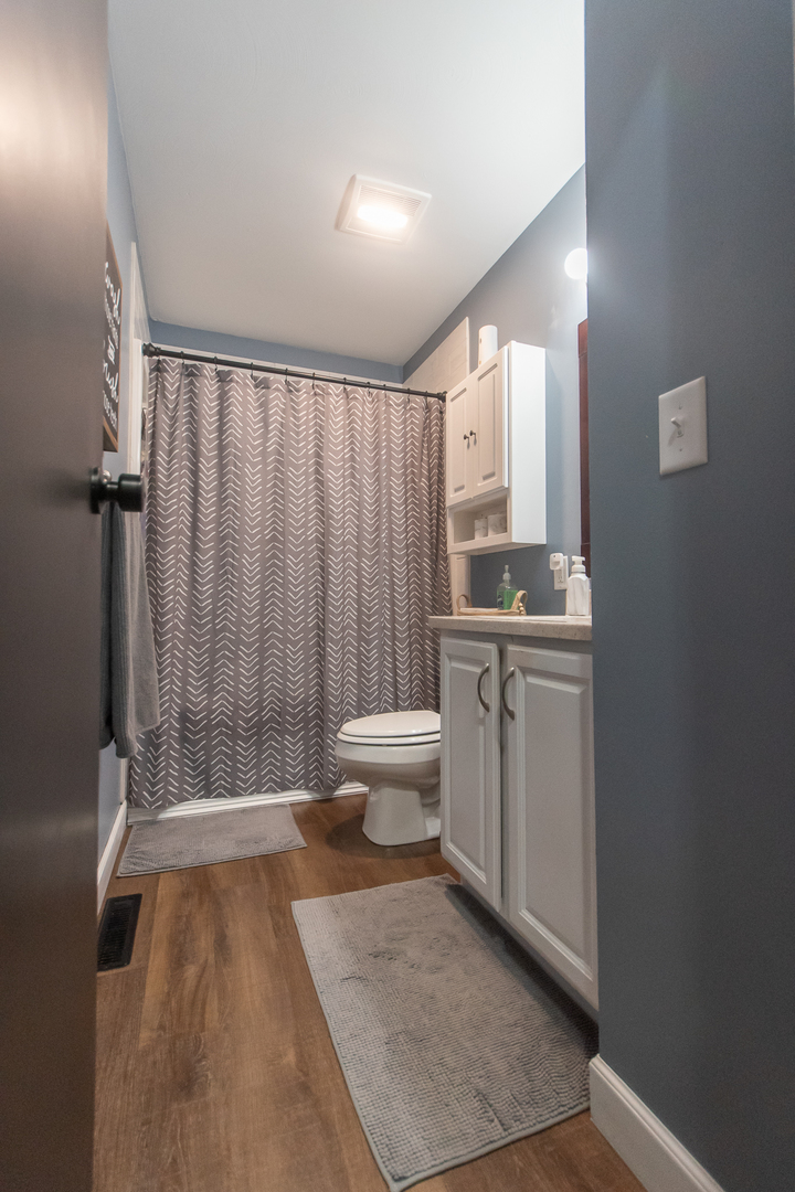 617 Orchard Street Dixon, IL 61021 - Photo 20 of 32 a bathroom with a sink toilet and shower
