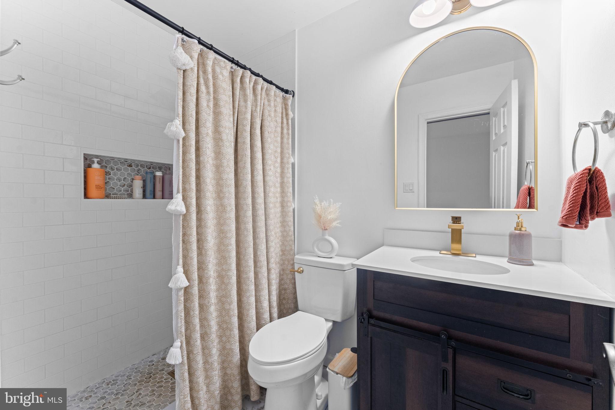 18310 Timko Lane, Unit 99 Germantown, MD 20874 - Photo 23 of 33 Full Bathroom #2