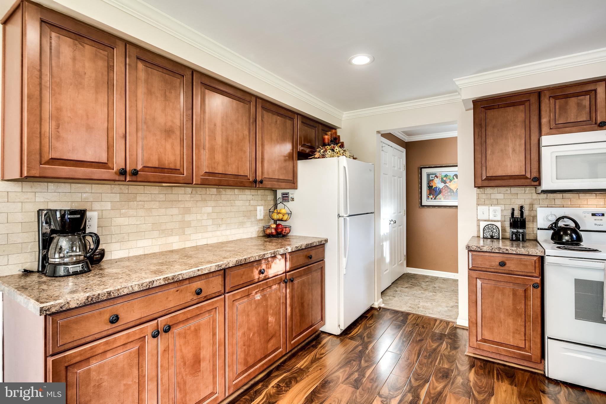 2114 Old Edgewood Road Edgewood, MD 21040 - Photo 10 of 29 Eat-In Kitchen with Backsplash